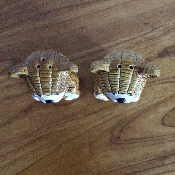 Vintage Teddy Bears Ceramic Salt and Pepper Shaker Pair - Picture 5 of 6